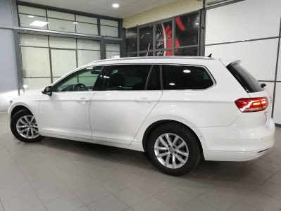 Volkswagen Passat VIII 2.0 TDI 150ch BlueMotion Technology Confortline Business DSG6